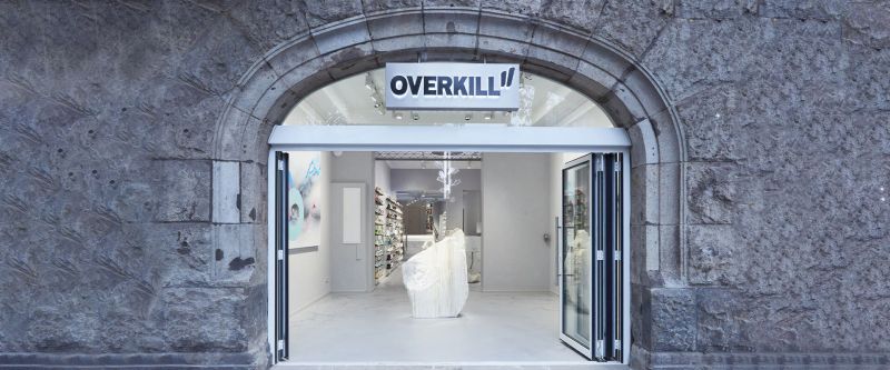 Overkill Köln in der Hahnenstraße: Der perfekte Shopping-Stopp für Sneaker-Fans auf Klassenfahrt. Streetwear im Herzen der Stadt.